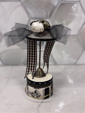 Mud Pie Trinket Box with Original Packaging- Hat Stand with Mini Hat Pins Inside